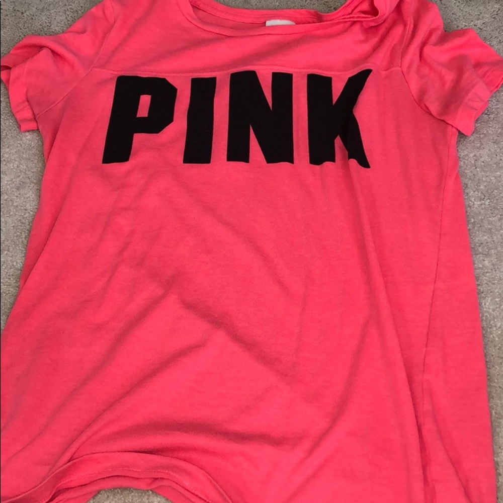 vs pink t shirt size xs but fits up to medium